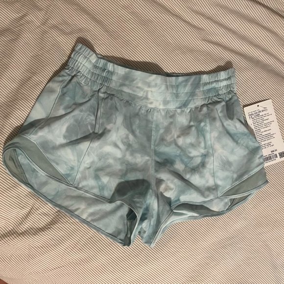 Lululemon Hotty Hot Short High Rise 2.5" Size 8 - Picture 2 of 5